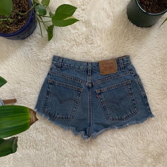 *SOLD* Vintage 505 Levi’s Shorts - Picture 2 of 5